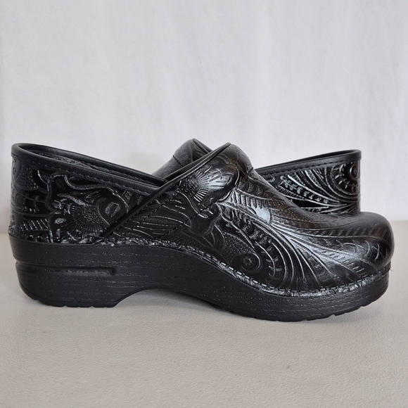 Dansko Professional Black Tooled Leather Clog - Size 9W - Picture 3 of 14